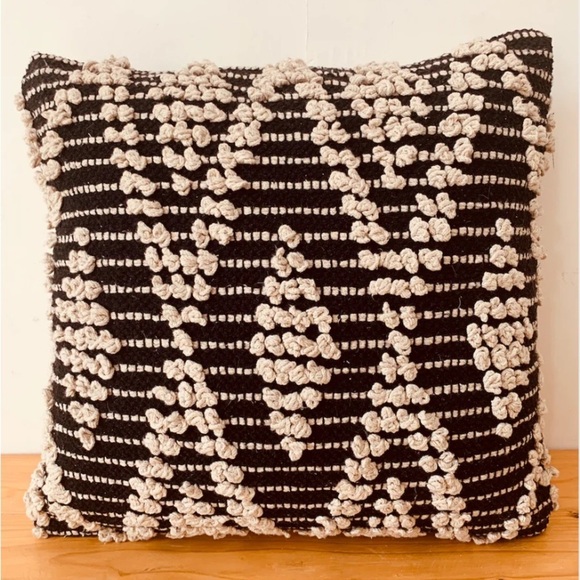 Black & White Argyle design textured pillow new - Picture 1 of 7
